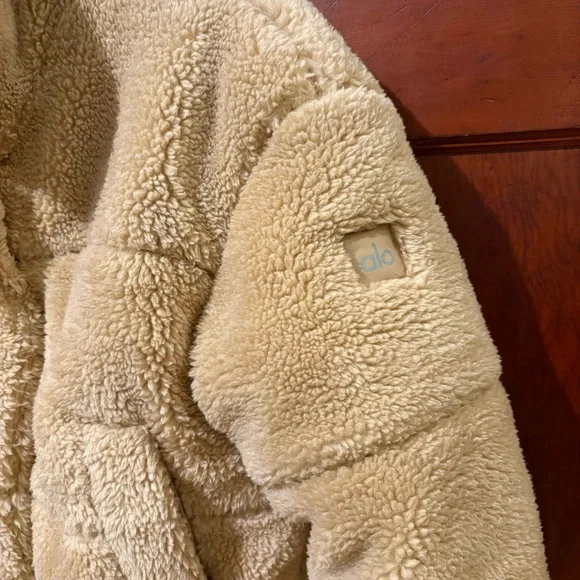 ALO Yoga Tan Fleece Puffer Jacket - Picture 5 of 9